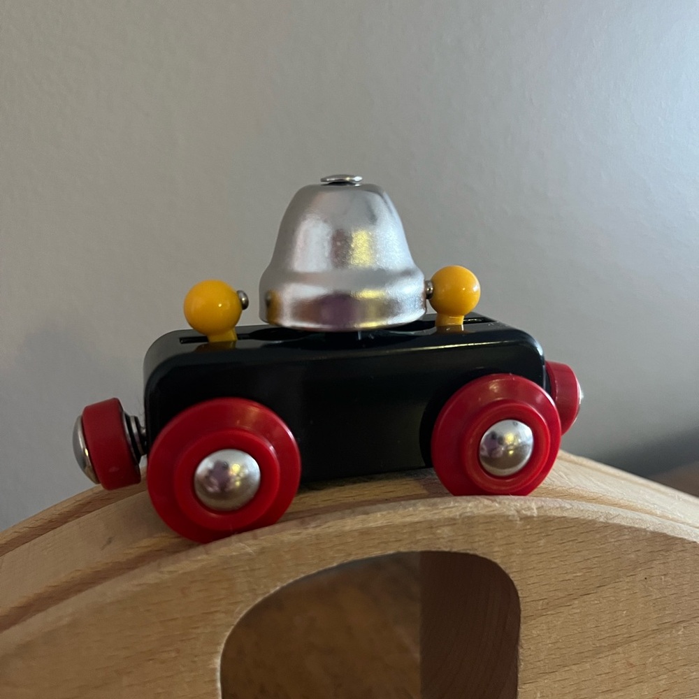 Brio Classic Bell Wagon (Black and Red)